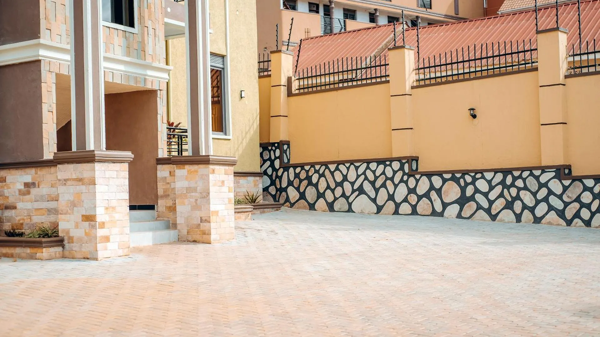 Peacefull Home Too Kampala